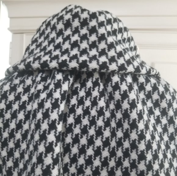 Classic Black and white wool cape - Picture 3 of 8